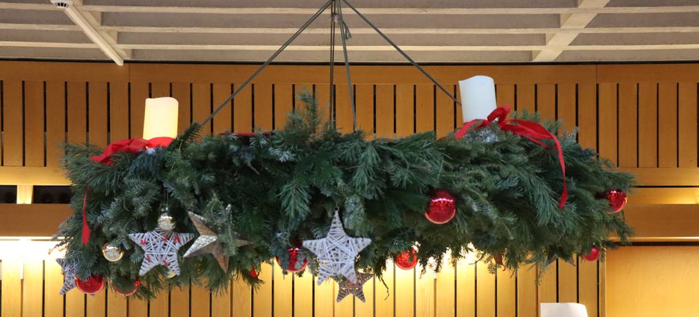 Adventskranz in der Aula